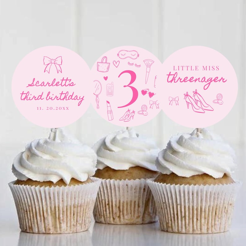 Little Miss Threenager-paket, Threenager-mode och smink, inbjudan till flickas 3-årsdag, handritad rosett med kokett, 588B bild 9