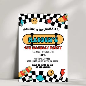 Faire-part d'anniversaire de skateboard, invitation d'anniversaire de garçon Skate Party Skateboard rétro damier Smiley Face modifiable anniversaire de tout âge modèle 806A