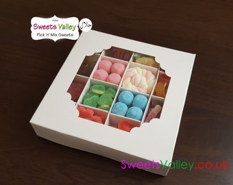Caja de regalo de dulces Halal Pick n Mix, ideal para fiestas, cumpleaños, bodas, Eid, 16 dulces mixtos, caja de estrella blanca y plateada.