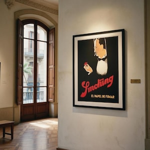 Könnte beinhalten: Gerahmtes Vintage-Poster mit schwarzem Hintergrund und dem Wort "Smoking" in roter Schrift. Das Poster zeigt einen Mann im Smoking, der eine Zigarette und eine Streichholzschachtel hält. Der Text "El Papel de Fumar" steht darunter.