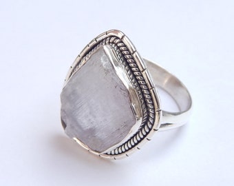 Anillo de kunzita rosa: plata de ley con corte en bruto, hecho a mano