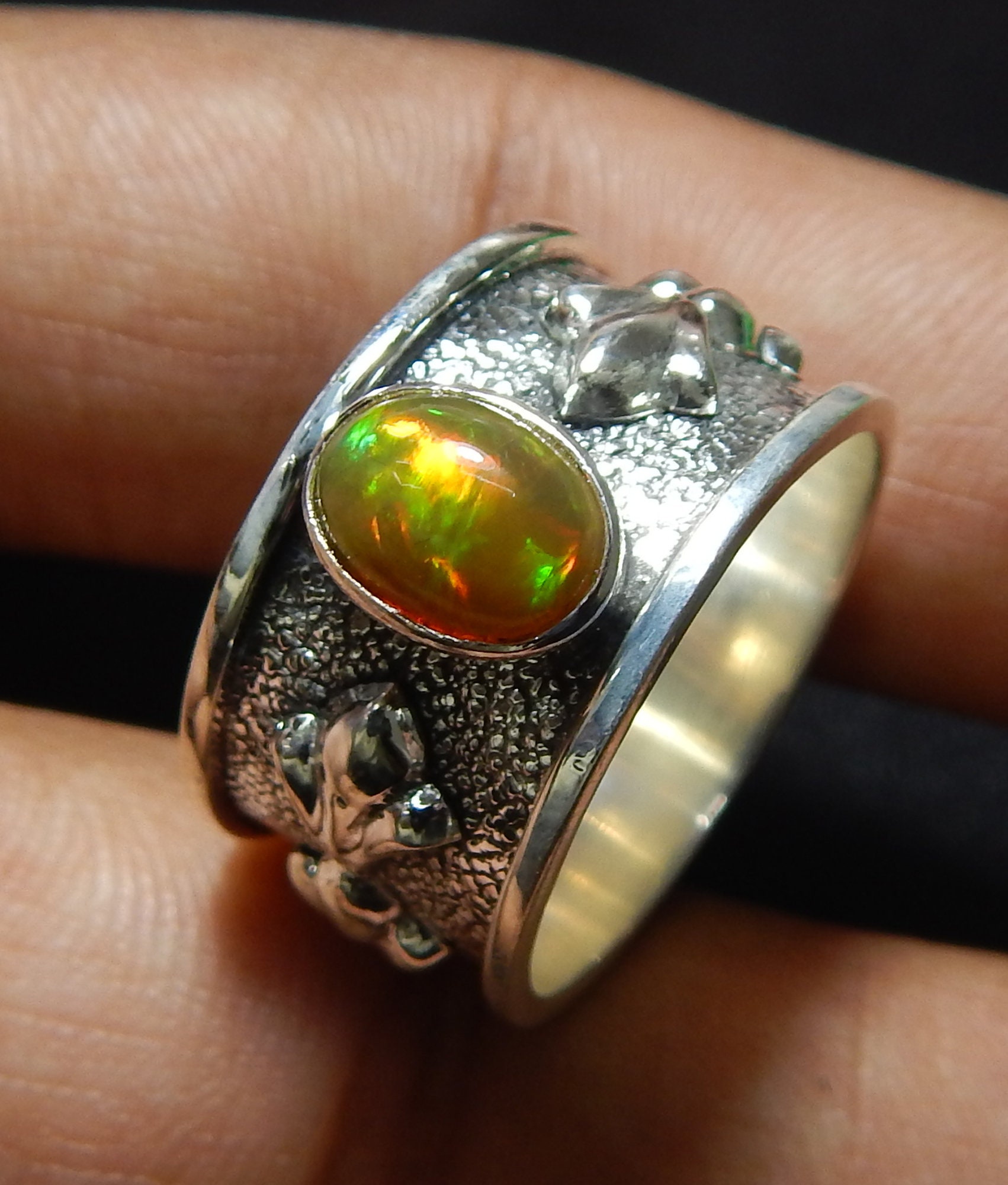 Designer Natural Oval Shape 6x8mm Ethiopian Opal 925 Sterling Silver Ring For Unisex.