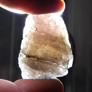 Piedra Saffordita Cintamani: Gema Mística de Tectita (31 x 25 mm, 17,60 gramos)