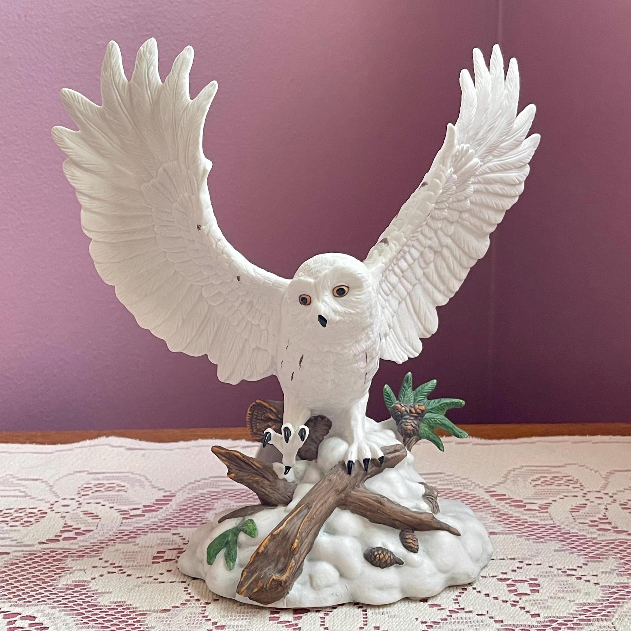 Vintage Brinn&rsquo;s Snowy Owl Porcelain Figurine &ndash; Large Wingspan Wildlife Sculpture &ndash;