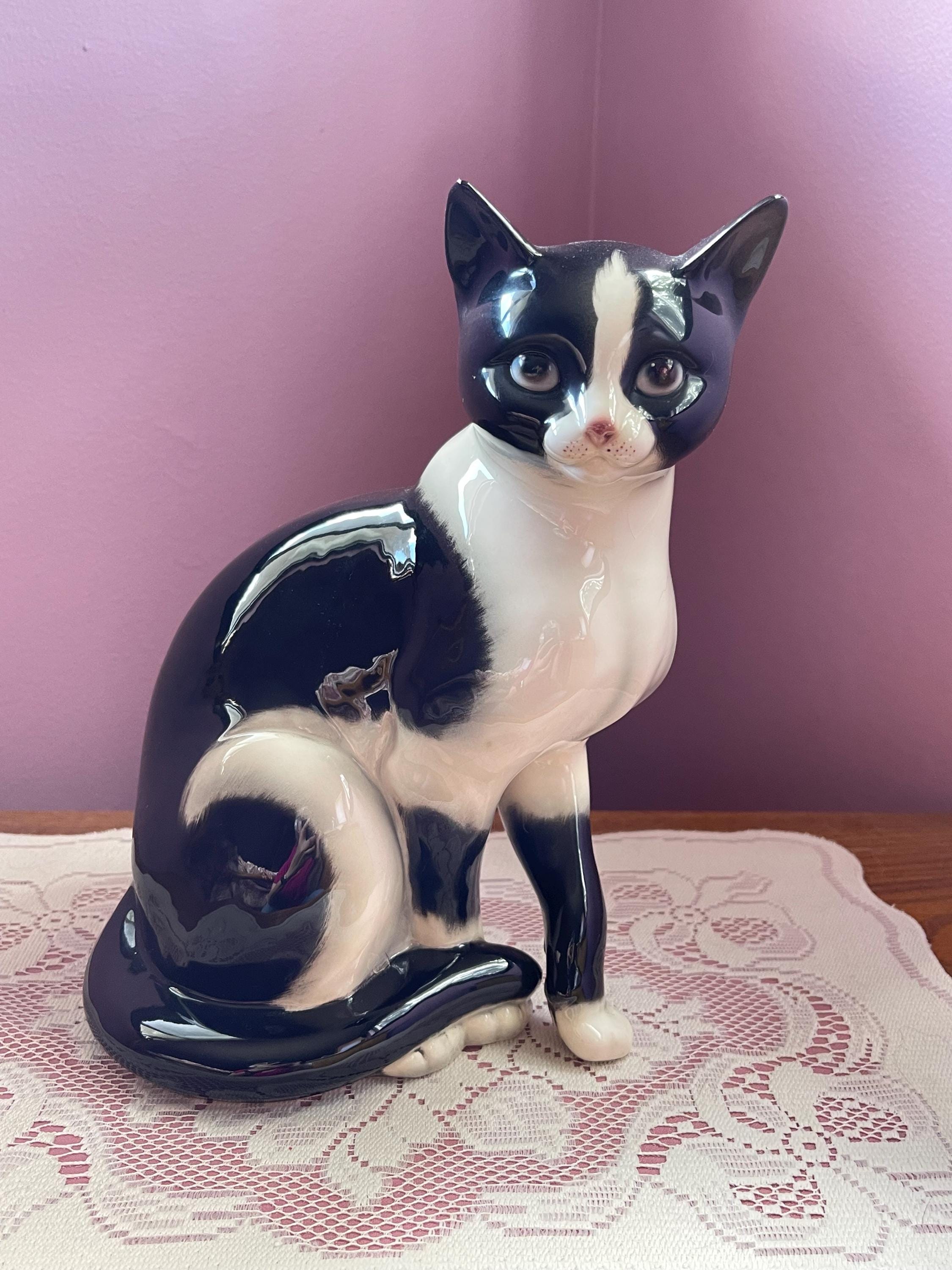 Goebel 　ヴィンテージ　ポーセリン　猫　ドール　人形　置物22ｃｍ Goebel 】ネコのビスクドール｜ The Golden Shamrok-ブロカント