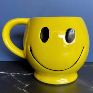 Vintage 1970s Yellow Smiley Face Mug – Ceramic Happy Face Cup