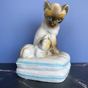 MINT Vintage Siamese Cat Porcelain Music Box – Plays You Light Up My Life