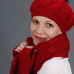 Beret and shawl set red colour