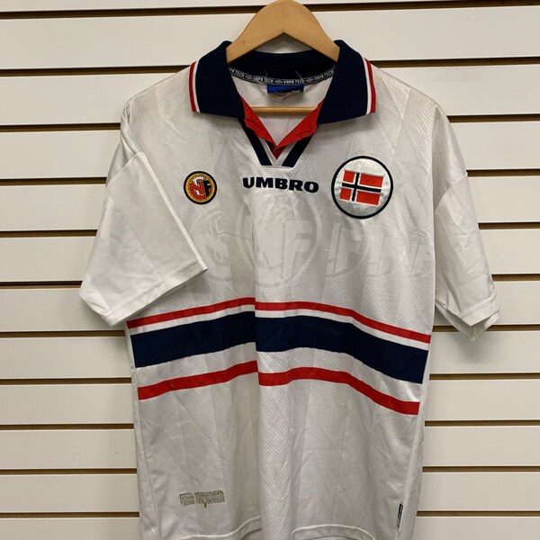 Vintage umbro soccer jersey Size large 1990s