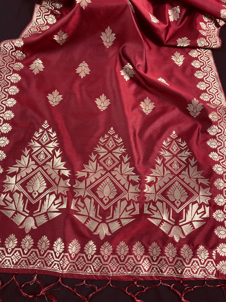 golden gown with maroon dupatta