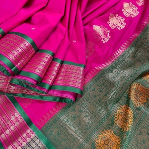 Sari de seda suave Gadwal rosa con combinación verde / Pallu tradicional y bordes / Tejido Zari / Colección Kaash