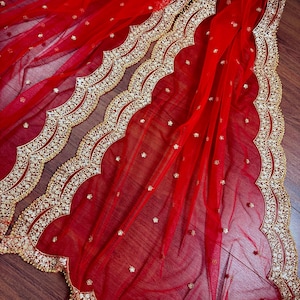 Dupatta de red de color rojo con zari dorado, lentejuelas y cuentas / Dupatta de color rojo / Dupatta roja con lentejuelas / Dupatta india para lehangas imagen 3