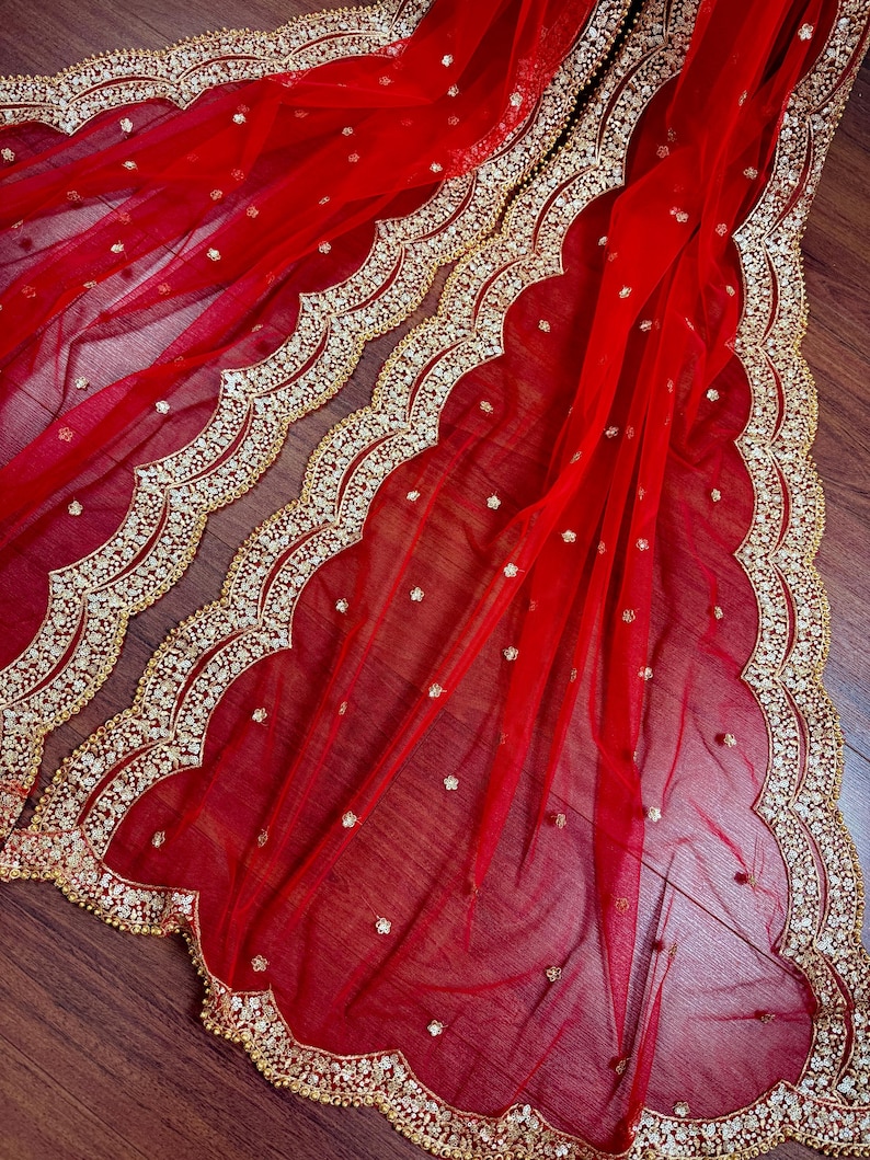 Dupatta de red de color rojo con zari dorado, lentejuelas y cuentas / Dupatta de color rojo / Dupatta roja con lentejuelas / Dupatta india para lehangas imagen 3
