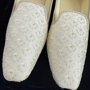Handmade Men Wedding Shoes in Off White | Mens Shoes for Kurtas | Traditional Mojari Shoes | Indian Ethnic Wedding Footwear for Men