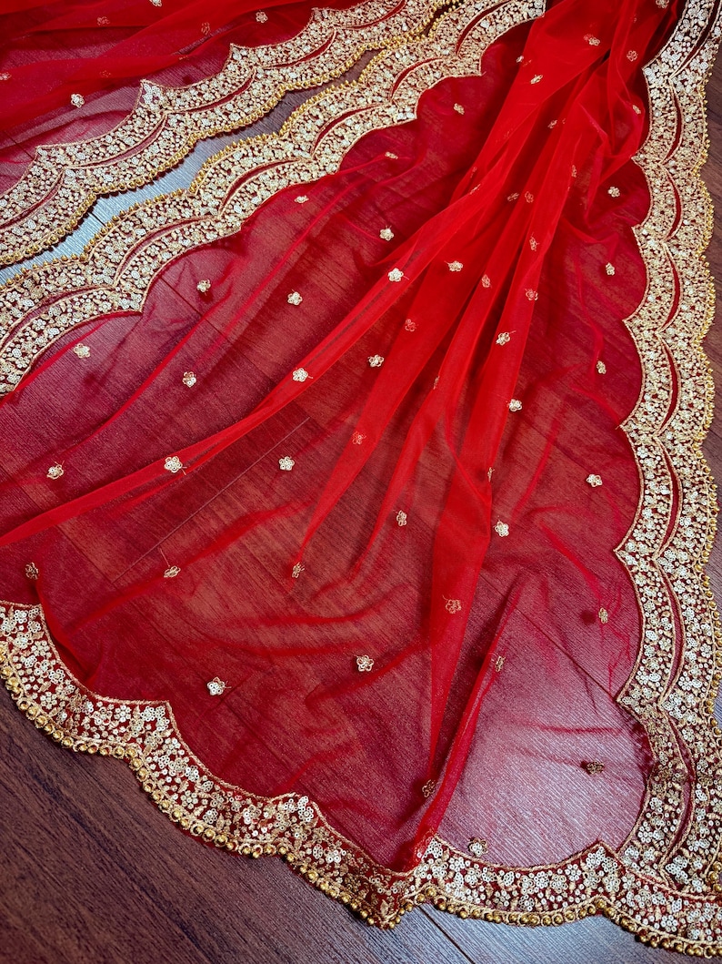 Dupatta de red de color rojo con zari dorado, lentejuelas y cuentas / Dupatta de color rojo / Dupatta roja con lentejuelas / Dupatta india para lehangas imagen 2