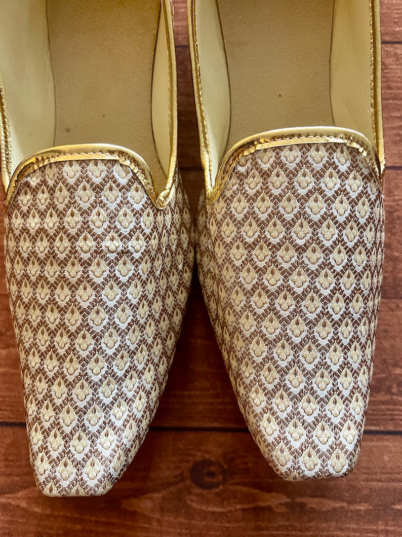 Off White Brocade Mojari Shoes for Men Dn-17