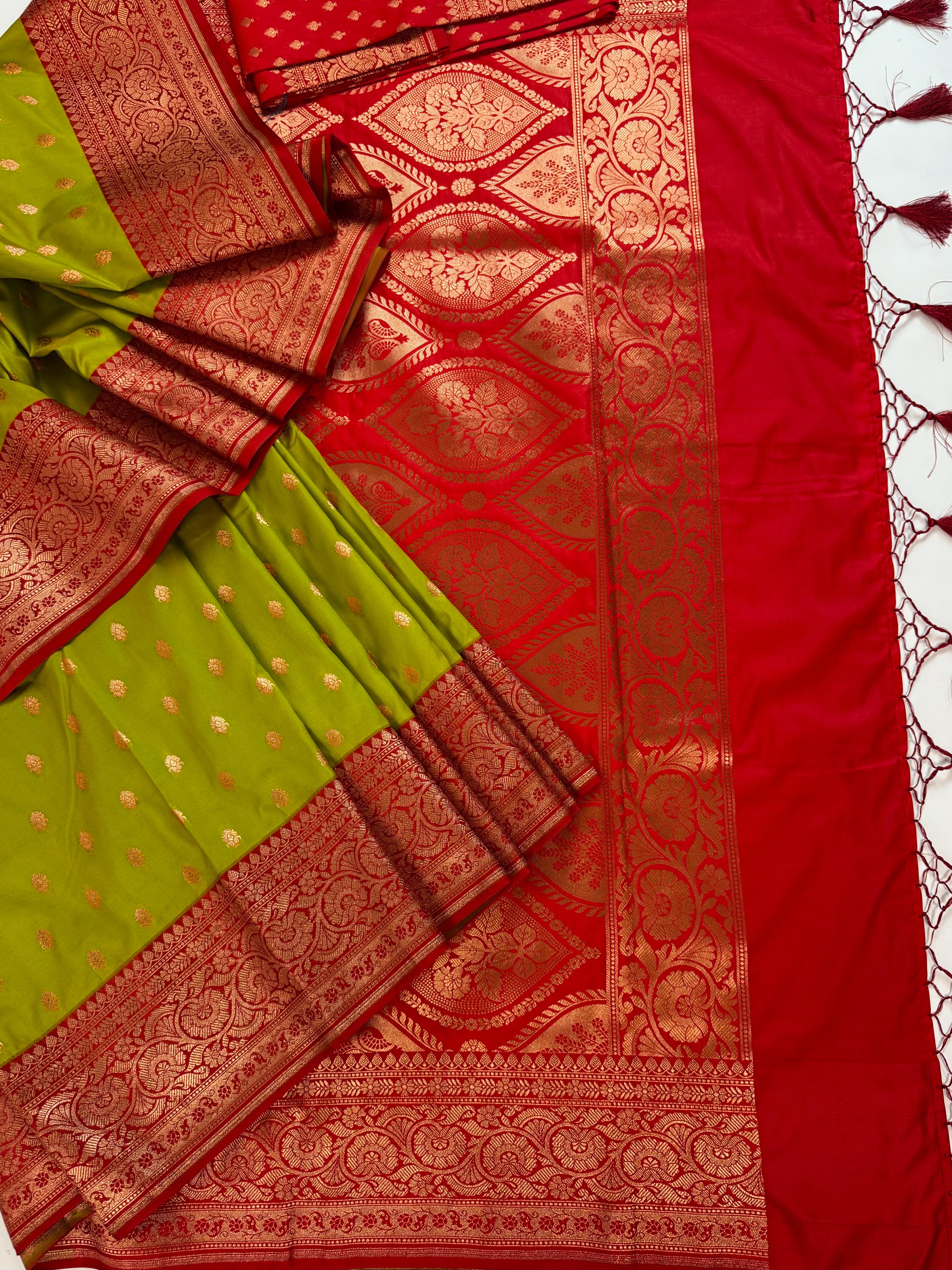 メヘンディグリーンとレッドカラーのバナラシマシュルシルクサリー