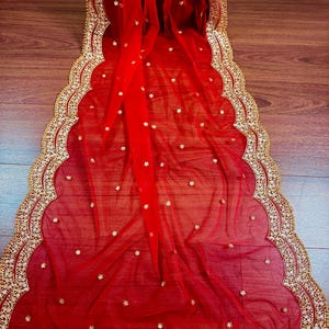 Dupatta de red de color rojo con zari dorado, lentejuelas y cuentas / Dupatta de color rojo / Dupatta roja con lentejuelas / Dupatta india para lehangas imagen 10