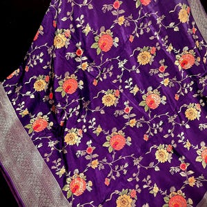 Statement Floral Jaal Saree in colore viola in pura seta satinata - Saree tessuto a mano = certificato Silk Mark