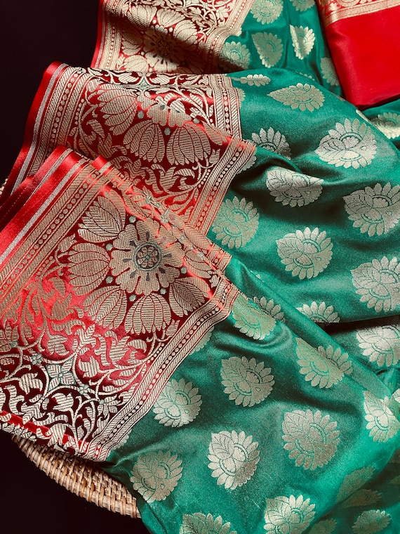 Woven Art Silk Saree in Olive Green and Red Dual Tone : SGSA799