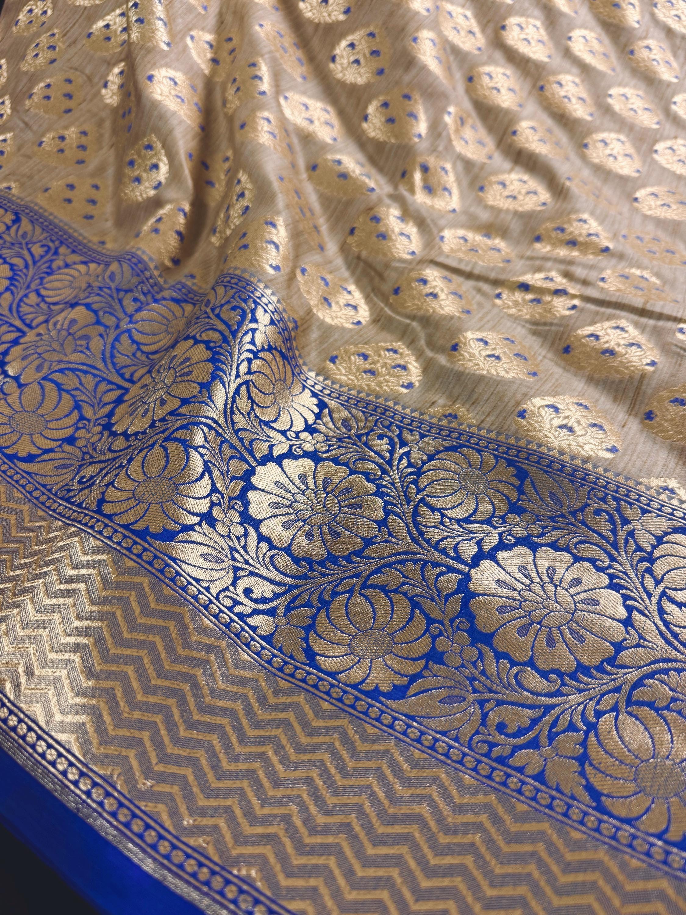 ディープベージュとロイヤルブルーの幅広ボーダーの花柄バナラシシルク