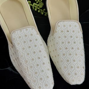Handmade Men Wedding Shoes in Off White with Emberiodery | Mens Shoes | Traditional Mojari Shoes | Indian Ethnic Wedding Footwear for Men