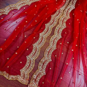 Dupatta de red de color rojo con zari dorado, lentejuelas y cuentas / Dupatta de color rojo / Dupatta roja con lentejuelas / Dupatta india para lehangas imagen 8