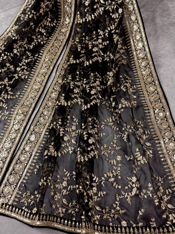 black dress with golden dupatta Organza Silk Dupatta, Gold Zari Embroidery, Wedding Accessory VARIANTE_GOLD