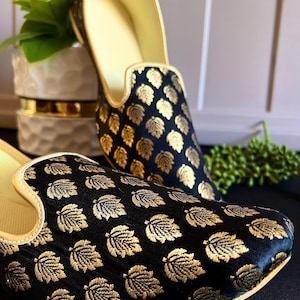 Handmade Mens Wedding Shoes in Black Color | Mens Shoes for Kurtas | Traditional Mojari Shoes | Indian Ethnic Wedding Footwear for Men