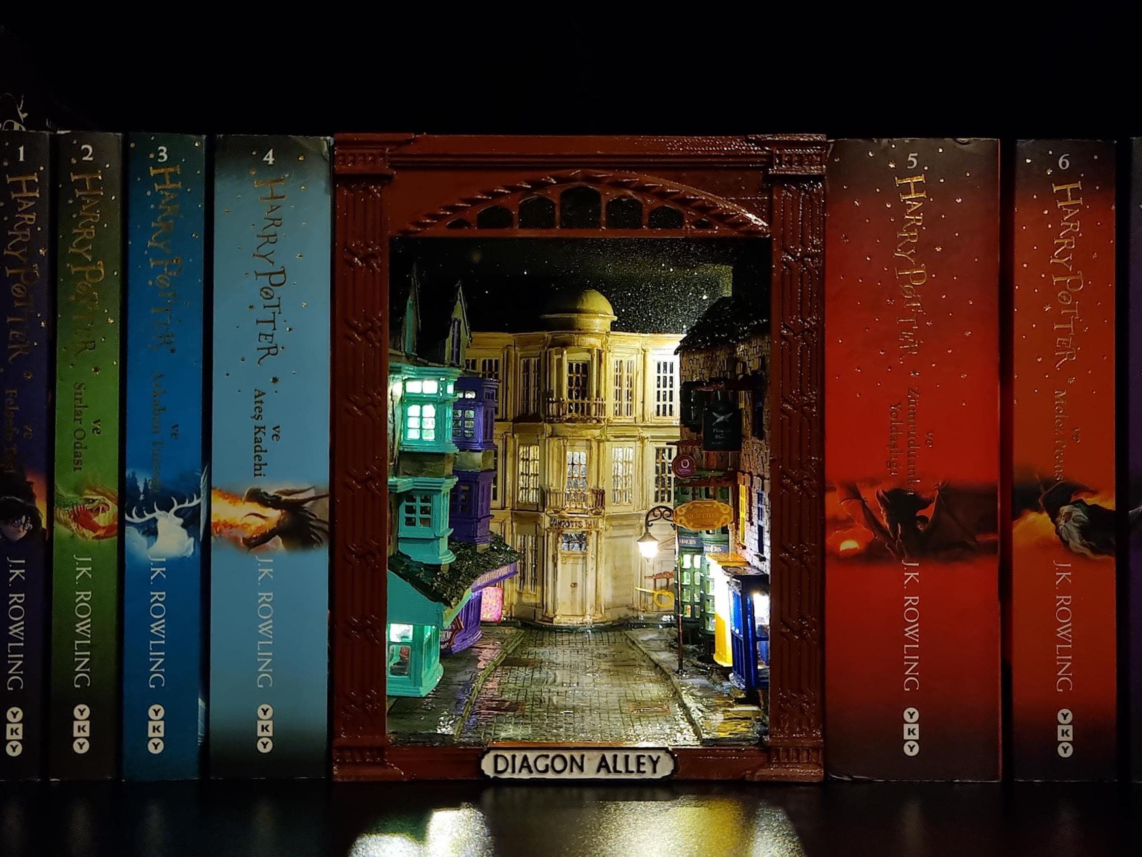 Wizard's Book Nook, Diagon Alley, Gringotts Wizarding Bank