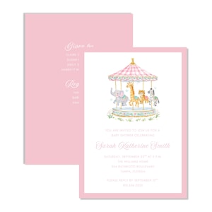 Może przedstawiać: Różowe zaproszenie na baby shower z karuzelą z ilustracją słonia, żyrafy, tygrysa i zebry. Zaproszenie zawiera imię "Sarah Katherine Smith" i szczegóły wydarzenia. Tło jest w kolorze różowym.