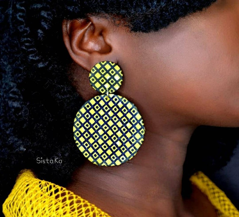 Ethnic medium-sized wax earrings