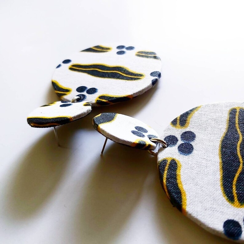 Ethnic medium-sized wax earrings