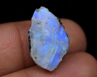 Natural Blue Fire Rainbow Moonstone Raw Rough Gemstone 15.50 CT 21x13 MM Ring Size White Rainbow Moonstone Raw Rough Gemstone