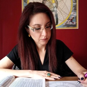 Lecture de vidéos d'astrologie et de tarot, prévisions approfondies et détaillées, prédictions, amour, carrière, médium intuitif, idées profondes