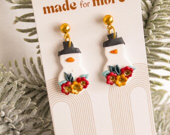 Muñecos de nieve colgando