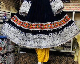 Taille personnalisée robe afghane bleu foncé brodée à la main, robe aghani kochi, longues robes brodées, tenues de fête pour femmes, robes de mariée