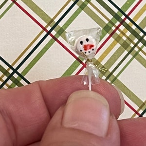 1:12 Chocolate Covered Cookie Snowman Lollipop Dollhouse Miniature for shop store display