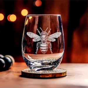 Bee Glass - Unique Bee Engraving - Great Gift for Nature Lovers - LASER ENGRAVED - Dishwasher Safe