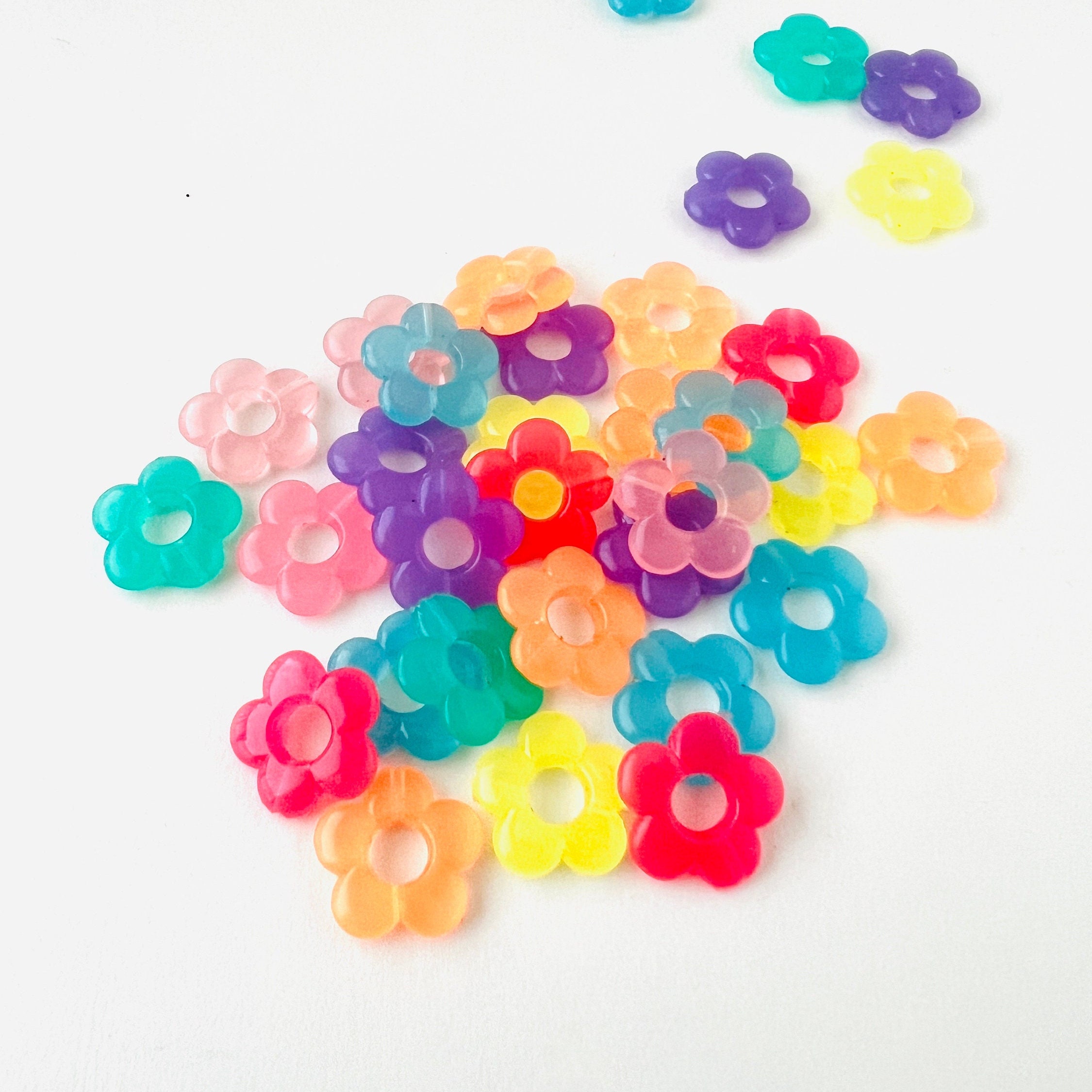 Transparent Acrylic Flower Beads in Assorted Styles and Colors, Clear  Colorful Vintage Themed Floral Mixed Lot, 6mm to 27mm Size Assortment 