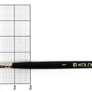 Może przedstawiać: Czarny i srebrny pędzel z brązowym włosiem. Pędzel ma 12,7 cm długości i napis "KOLOS kolinsky CLASSIC 3007R" nadrukowany na boku.
