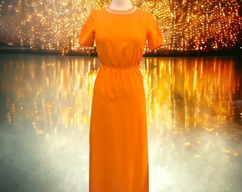 Robe de soirée de cocktail orange des années 1960 avec taille empire et perles taille 6