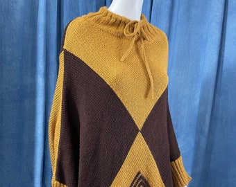 Vintage Poncho 1970's tejido a mano Poncho Cabo Boho Abrigo con flecos mostaza y marrón