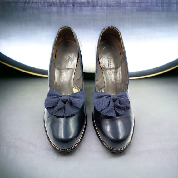 Vintage 1940's Navy Women's Shoes With Bow Size 8… - image 1