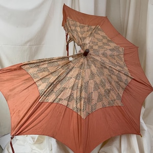 Wounded 1920&#39;s Parasol Handmade Umbrella Brown Wood Handle Sun Shade Antique Decor