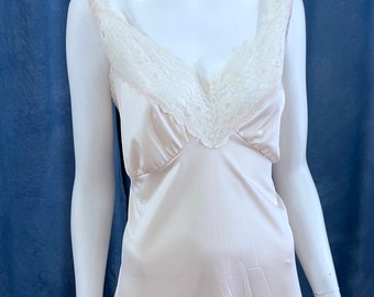 Vintage 1980's Petticoat Beige Full Slip Nylon And Lace Lingerie Plus Size 18