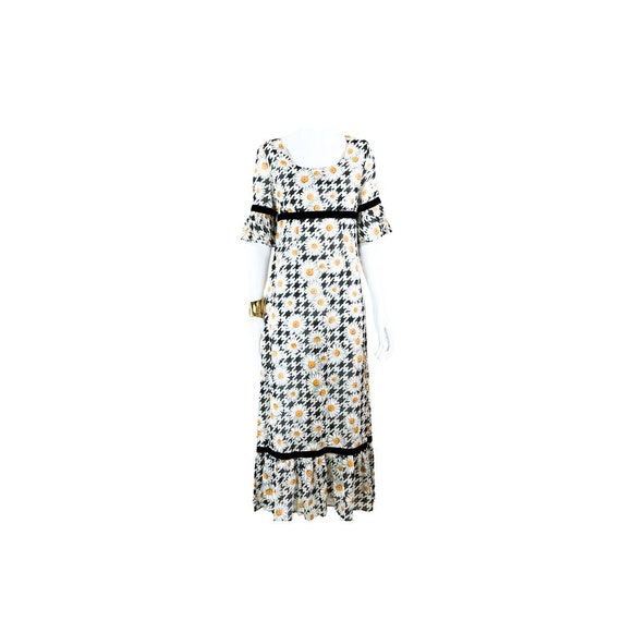 Vintage 1970's Black & White Daisy Maxi Dress With Black