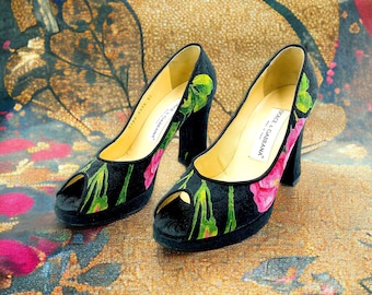 Dolce & Gabbana Vintage Authentic Rare Sought After Floral Fabric Brocade Quilted Shoes Classic Peep Toe Pumps Size EU37