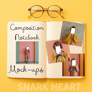 Puede incluir: Una maqueta de cuaderno de composición amarillo con las palabras "Composition Notebook Mock-ups" en escritura negra. El cuaderno está abierto, mostrando varias imágenes de personas sosteniendo tarjetas blancas en blanco. Gafas de carey descansan encima.