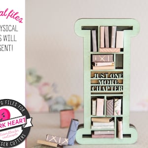inicial SVG Librería Ornamento Archivos cortados con láser para madera, Grannycore Regalo para bibliotecario, Carta I DIY Manualidades para regalos, Adorno del alfabeto